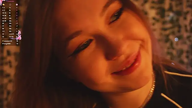 Snapshot of cheeky_cherry_ chatting on December 14, 5:07 pm cheeky cherry online show from December 14, 5:07 pm