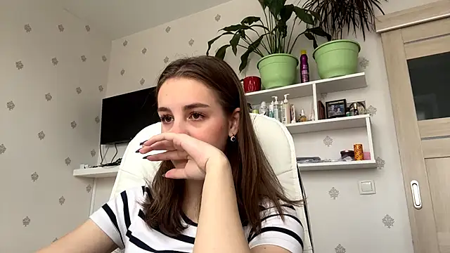 Snapshot of SweetieKatie chatting on November 19, 9:31 am SweetieKatie online show from November 19, 9:31 am