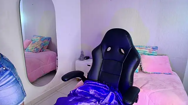 Snapshot of NinaSakura_Eup chatting on November 20, 11:43 am NinaSakura Eup online show from November 20, 11:43 am