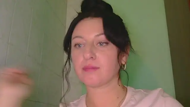 Snapshot of MelinaAx chatting on December 4, 11:57 pm MelinaAx online show from December 4, 11:57 pm