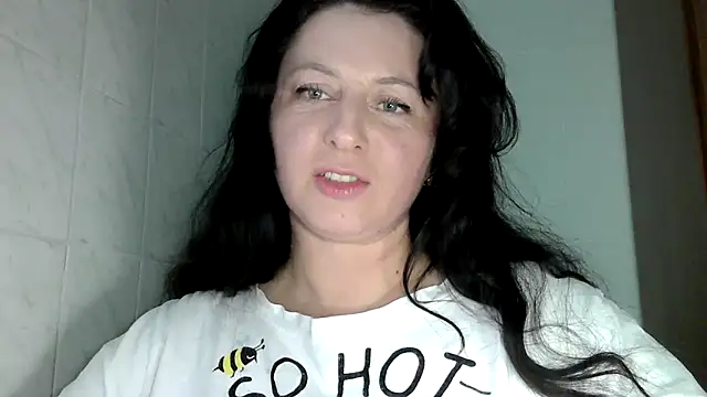Snapshot of MelinaAx chatting on April 4, 7:22 pm MelinaAx online show from April 4, 7:22 pm