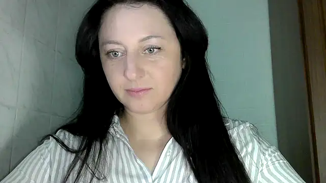 Snapshot of MelinaAx chatting on April 6, 8:04 am MelinaAx online show from April 6, 8:04 am
