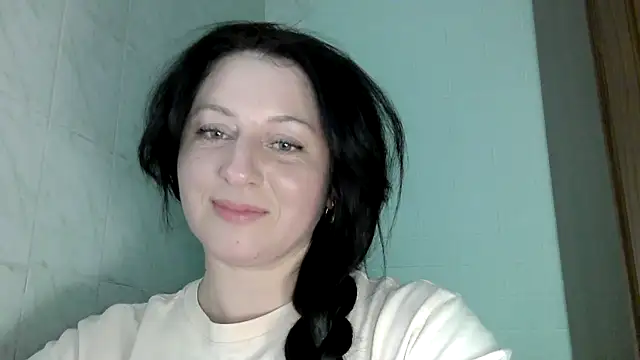 Snapshot of MelinaAx chatting on April 6, 8:10 pm MelinaAx online show from April 6, 8:10 pm