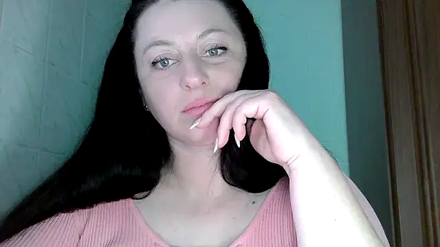 Snapshot of MelinaAx chatting on April 8, 11:43 am MelinaAx online show from April 8, 11:43 am