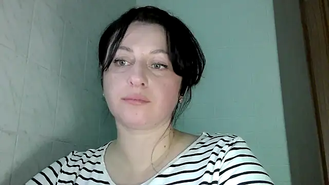Snapshot of MelinaAx chatting on April 12, 7:52 pm MelinaAx online show from April 12, 7:52 pm
