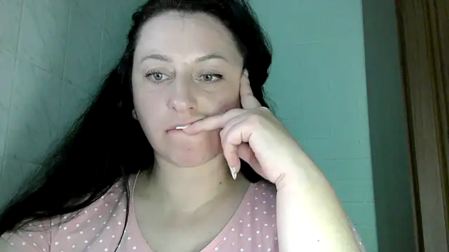Snapshot of MelinaAx chatting on April 15, 7:58 pm MelinaAx online show from April 15, 7:58 pm