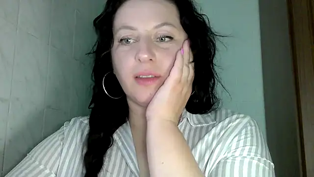 Snapshot of MelinaAx chatting on April 18, 8:09 pm MelinaAx online show from April 18, 8:09 pm