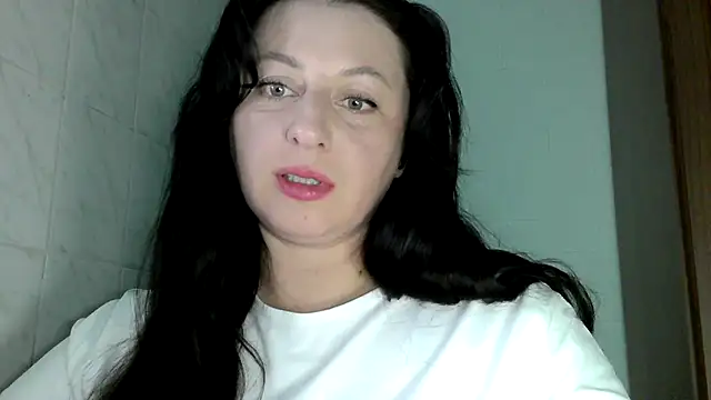 Snapshot of MelinaAx chatting on April 24, 6:32 pm MelinaAx online show from April 24, 6:32 pm