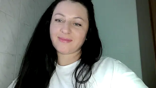 Snapshot of MelinaAx chatting on May 1, 8:35 pm MelinaAx online show from May 1, 8:35 pm