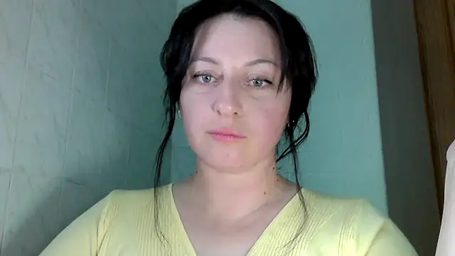 Snapshot of MelinaAx chatting on May 5, 8:06 pm MelinaAx online show from May 5, 8:06 pm