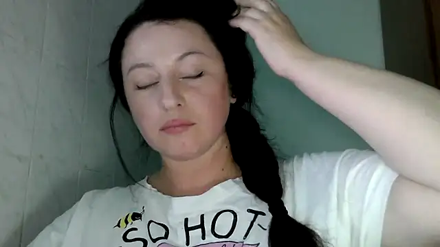 Snapshot of MelinaAx chatting on May 18, 6:58 pm MelinaAx online show from May 18, 6:58 pm