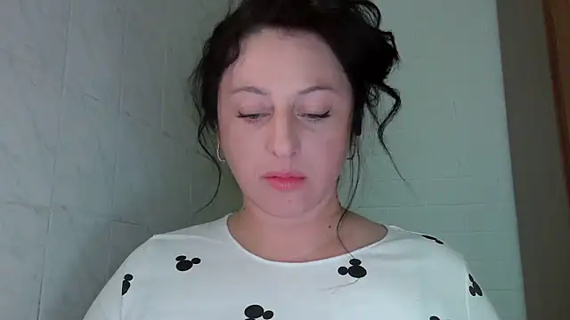 Snapshot of MelinaAx chatting on June 14, 7:27 pm MelinaAx online show from June 14, 7:27 pm