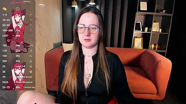 Snapshot of EmmaBloomm chatting on April 10, 10:14 pm EmmaBloomm online show from April 10, 10:14 pm