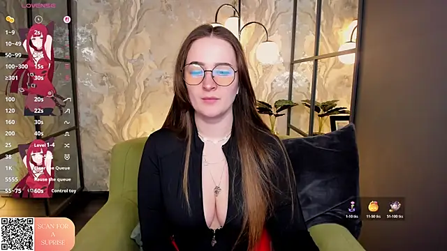 Snapshot of EmmaBloomm chatting on May 10, 10:48 pm EmmaBloomm online show from May 10, 10:48 pm