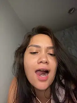 carolsapequinha online show from February 9, 10:41 am