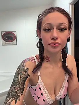 AshenRoe online show from June 16, 7:05 pm
