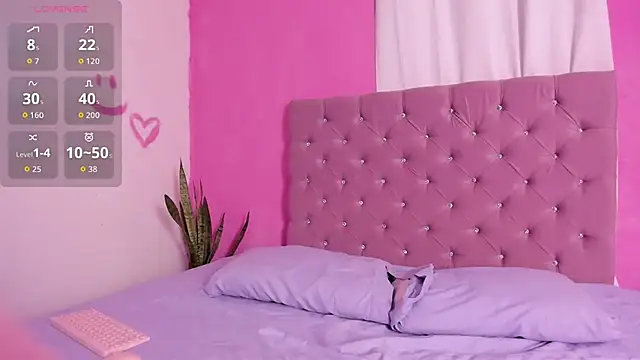 Snapshot of Natasha_Blaze1 chatting on November 22, 6:34 am Natasha Blaze1 online show from November 22, 6:34 am