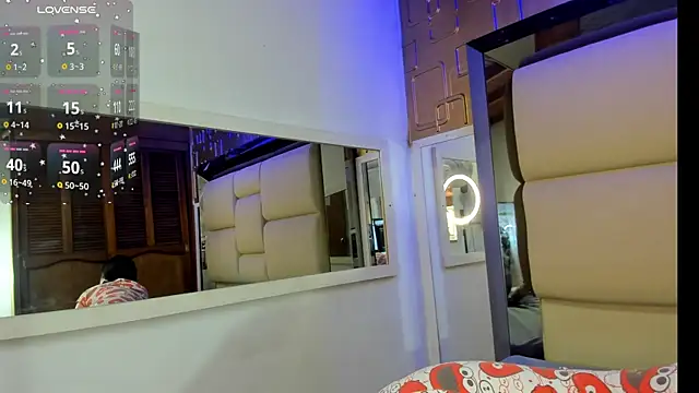 Snapshot of Estefanny_lopez19 chatting on November 25, 12:27 pm Estefanny lopez19 online show from November 25, 12:27 pm