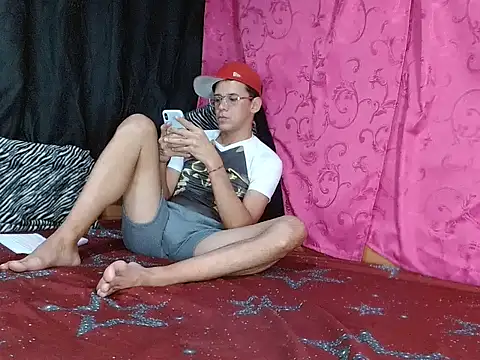 Snapshot of FANTASYBOYS11 chatting on December 2, 10:38 pm FANTASYBOYS11 online show from December 2, 10:38 pm