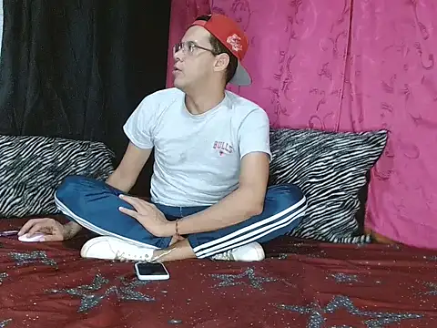 Snapshot of FANTASYBOYS11 chatting on December 4, 1:15 am FANTASYBOYS11 online show from December 4, 1:15 am