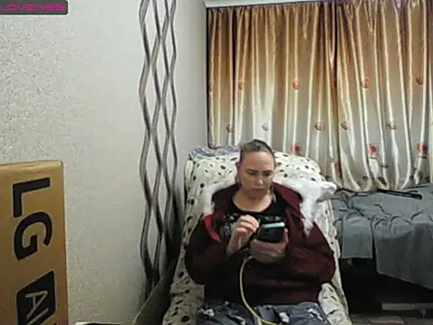 Snapshot of JenniDeep chatting on November 27, 1:18 am JenniDeep online show from November 27, 1:18 am