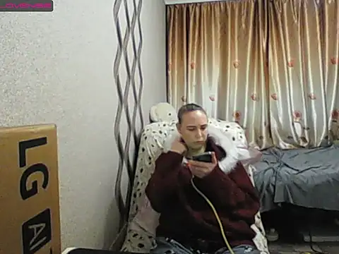 Snapshot of JenniDeep chatting on November 27, 1:35 pm JenniDeep online show from November 27, 1:35 pm