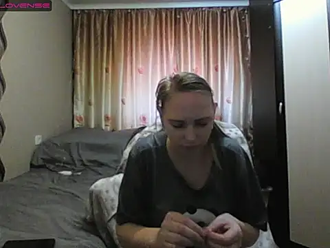 Snapshot of JenniDeep chatting on March 30, 10:05 am JenniDeep online show from March 30, 10:05 am