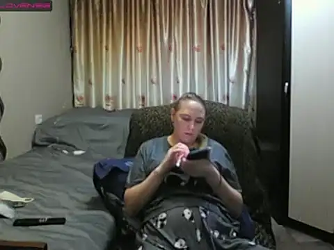 Snapshot of JenniDeep chatting on April 1, 1:41 pm JenniDeep online show from April 1, 1:41 pm