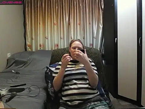Snapshot of JenniDeep chatting on April 20, 7:15 pm JenniDeep online show from April 20, 7:15 pm