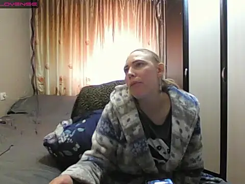 Snapshot of JenniDeep chatting on April 29, 7:34 am JenniDeep online show from April 29, 7:34 am