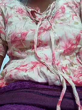 Snapshot of isha_sharma2002 chatting on November 26, 3:18 am isha sharma2002 online show from November 26, 3:18 am