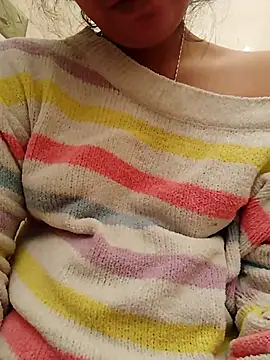 Snapshot of isha_sharma2002 chatting on December 1, 6:29 am isha sharma2002 online show from December 1, 6:29 am