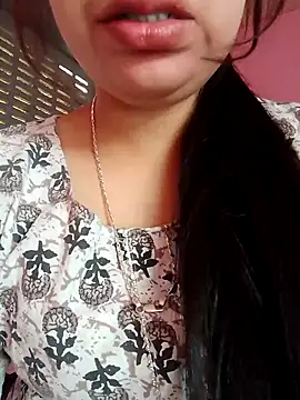 Snapshot of isha_sharma2002 chatting on December 3, 6:32 am isha sharma2002 online show from December 3, 6:32 am