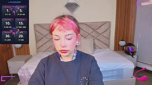 Snapshot of Laracooper_ chatting on February 18, 7:21 pm Laracooper online show from February 18, 7:21 pm