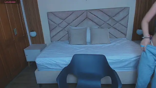 Snapshot of Laracooper_ chatting on February 20, 7:14 pm Laracooper online show from February 20, 7:14 pm