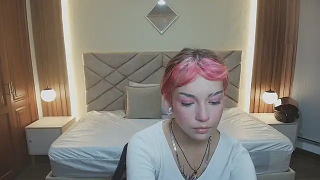 Snapshot of Laracooper_ chatting on February 21, 7:37 pm Laracooper online show from February 21, 7:37 pm