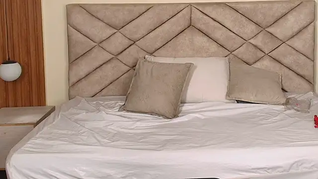 Snapshot of Laracooper_ chatting on March 4, 7:42 pm Laracooper online show from March 4, 7:42 pm