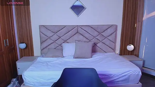 Snapshot of Laracooper_ chatting on March 14, 8:03 pm Laracooper online show from March 14, 8:03 pm