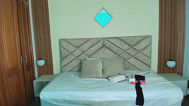 Snapshot of Laracooper_ chatting on March 28, 7:13 pm Laracooper online show from March 28, 7:13 pm