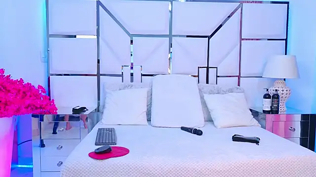 Snapshot of VeronicaSttar chatting on December 16, 11:37 am VeronicaSttar online show from December 16, 11:37 am