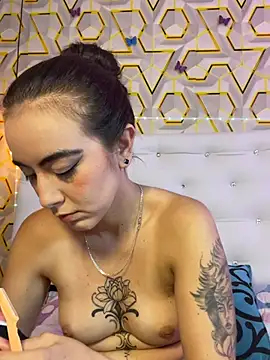 MelanyyJhonson15 online show from May 23, 2:39 am