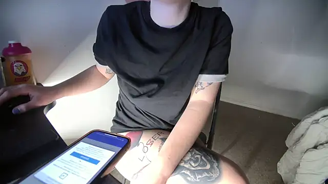 Snapshot of secretcouple_00 chatting on November 19, 6:13 am secretcouple 00 online show from November 19, 6:13 am