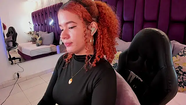 Snapshot of avrilwaynee chatting on November 21, 11:53 am avrilwaynee online show from November 21, 11:53 am