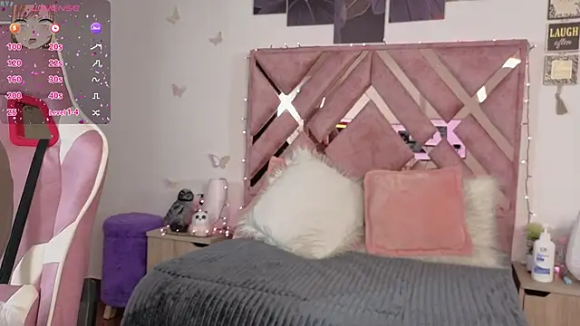 Snapshot of Jasmine_1526 chatting on November 21, 10:58 am Jasmine 1526 online show from November 21, 10:58 am