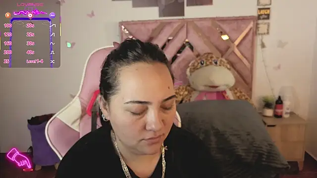 Snapshot of Jasmine_1526 chatting on December 2, 10:31 am Jasmine 1526 online show from December 2, 10:31 am