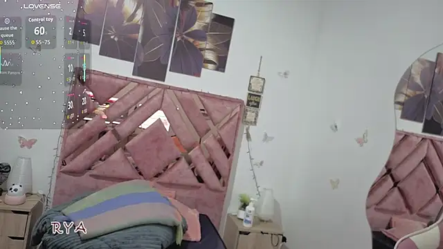 Snapshot of Jasmine_1526 chatting on December 5, 12:03 pm Jasmine 1526 online show from December 5, 12:03 pm