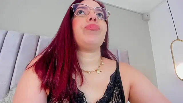 Snapshot of AnnaNoval_10 chatting on November 18, 12:31 pm AnnaNoval 10 online show from November 18, 12:31 pm