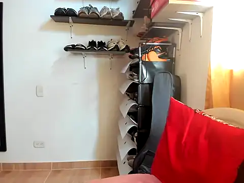 Snapshot of caroline_47 chatting on April 9, 7:52 pm caroline 47 online show from April 9, 7:52 pm