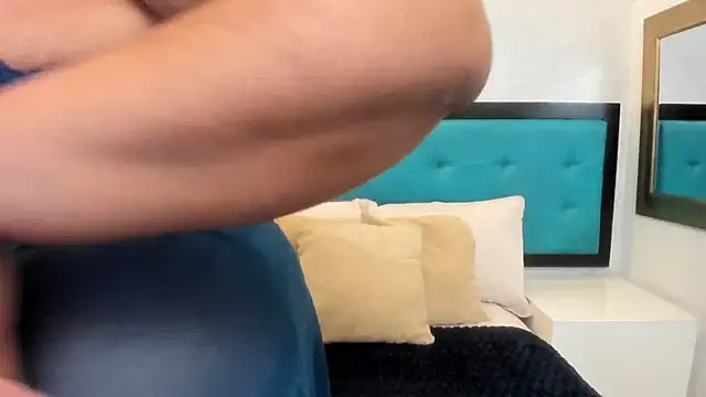 Snapshot of ViickyLee chatting on December 3, 4:09 am ViickyLee online show from December 3, 4:09 am