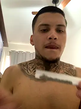 Snapshot of Ryanzl017 chatting on November 15, 10:23 am Ryanzl017 online show from November 15, 10:23 am